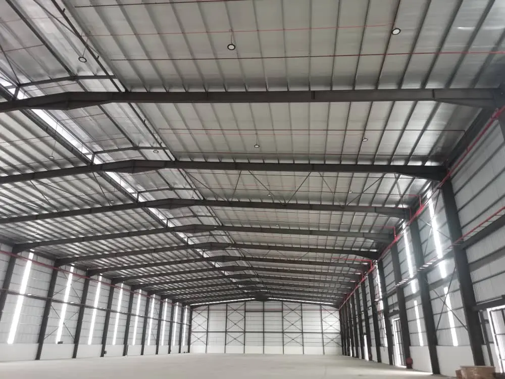 High warehouse roof and internal span