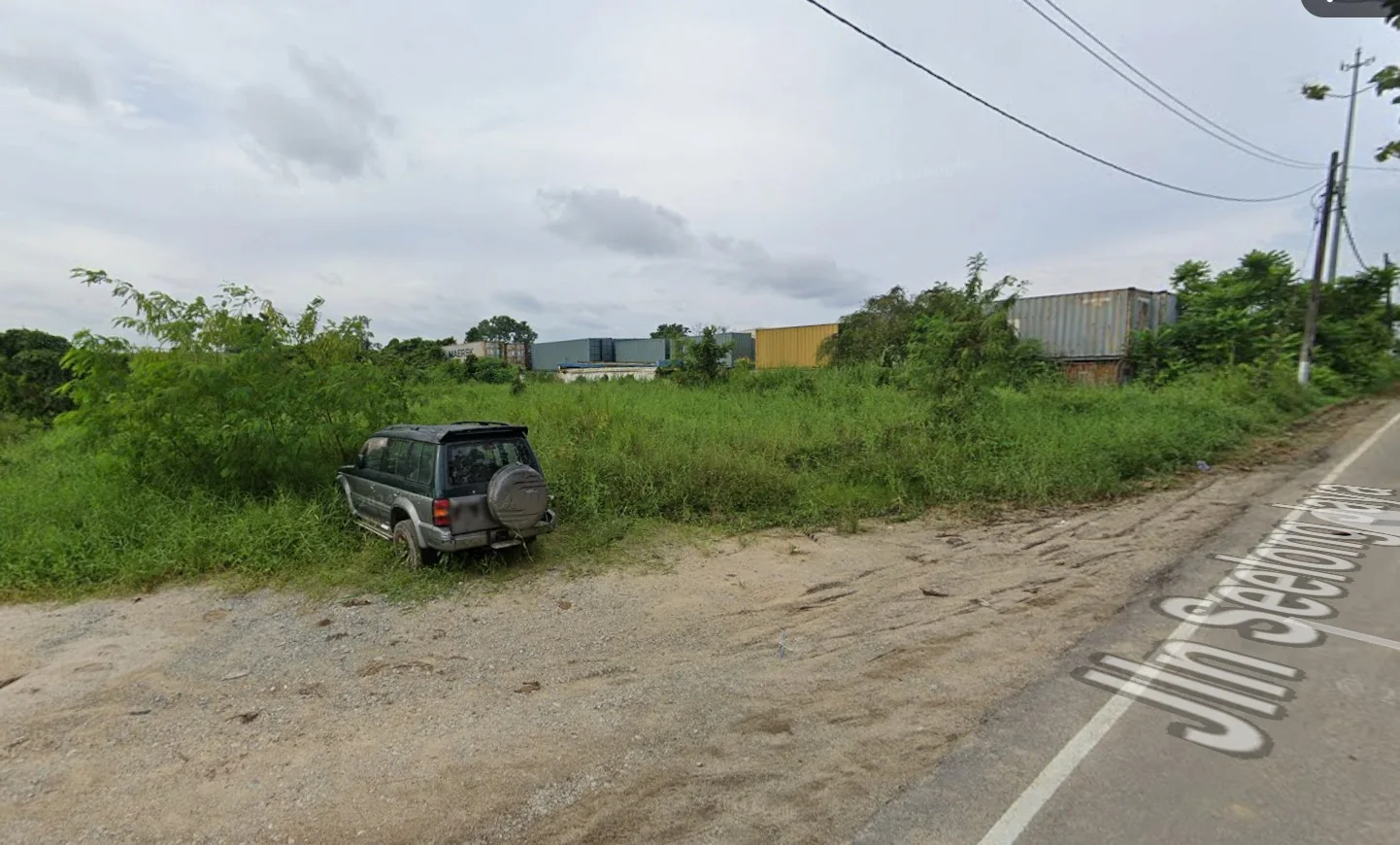 Roadside reference photo of Seelong medium industrial land near Senai